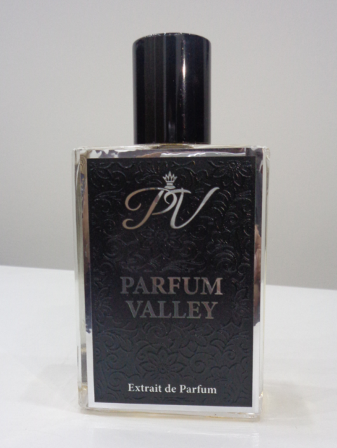 Majestic Aura – Luxury Oriental Unisex Fragrance 02